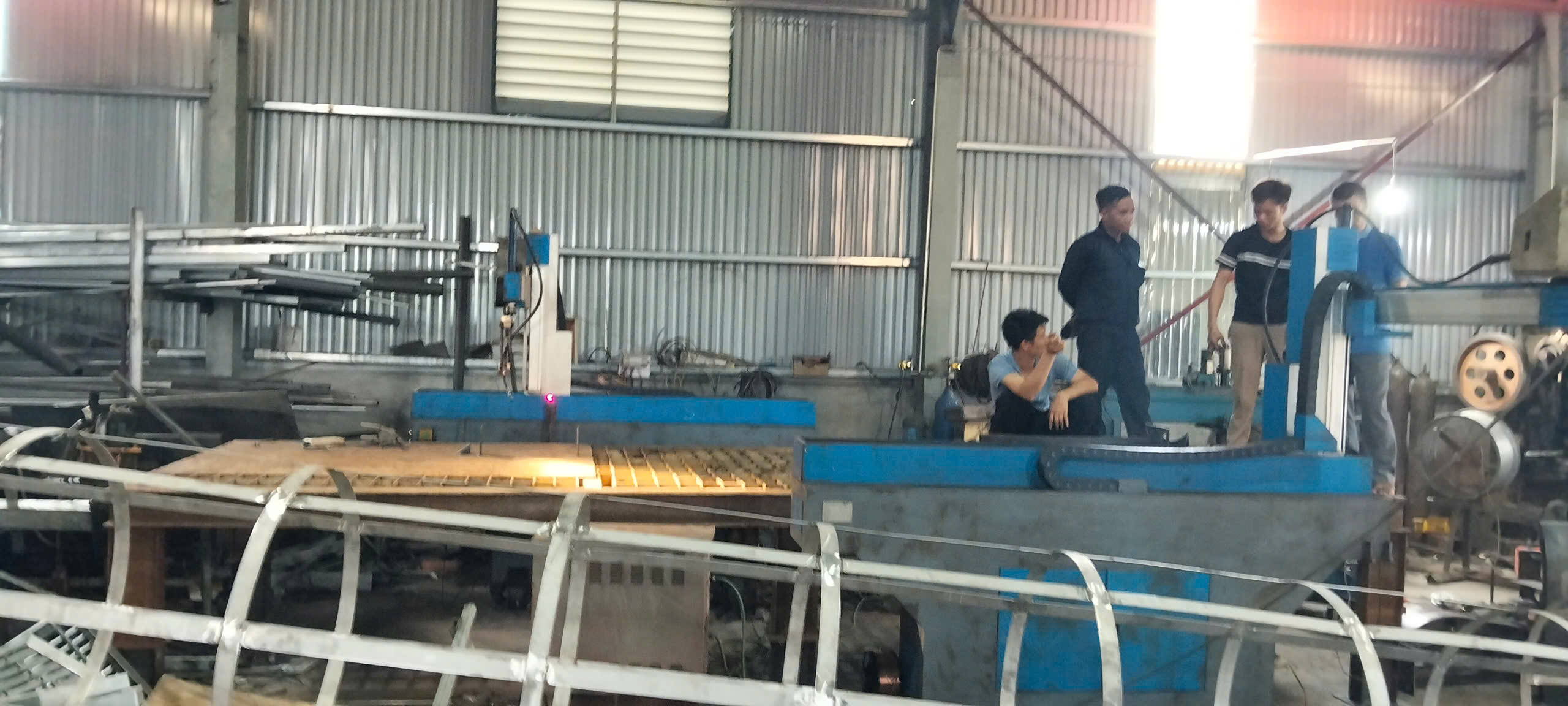 ABBS Grating Đầu Tư Máy Hàn Tự Động – Bước Tiến Mới Trong Quản Lý Chất Lượng Sản Phẩm