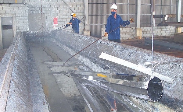 Ưu điểm mạ kẽm nhúng nóng so với các phương pháp xử lý bề mặt khác