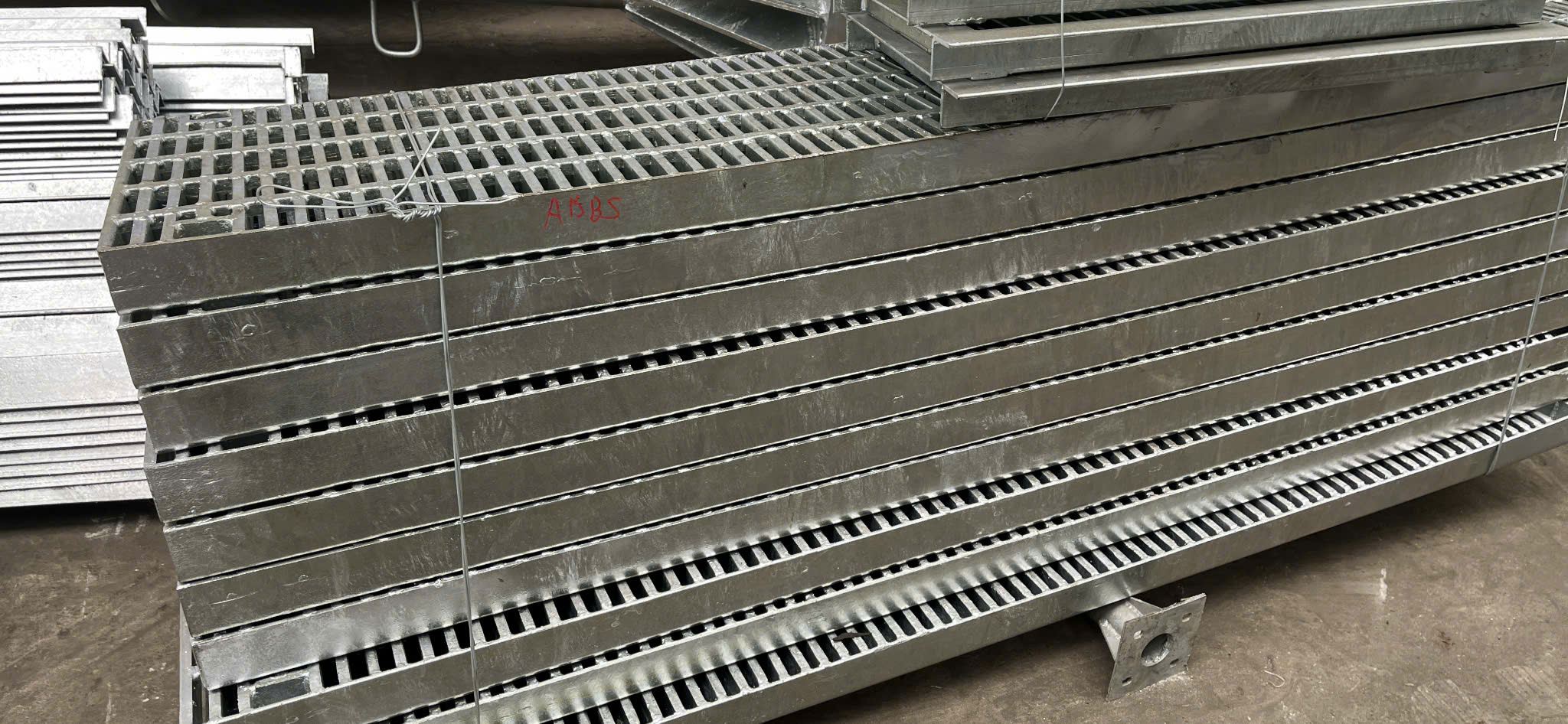 Grating GB01-400kN – Tấm grating siêu tải trọng cho hạ tầng công nghiệp đặc biệt
